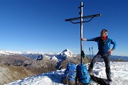 56 Alla nuova croce di vetta di Cima Menna (2300 m) con vista in Arera